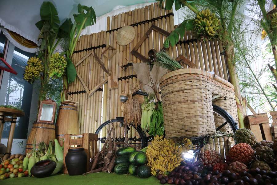 Dekorasi fotobooth bambu buah sayur idaz dekorasi WA 0857 2747 4741dan 0811 650 5758